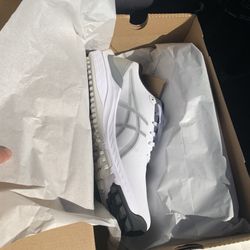 Roger Dunn Golf Shops - New golf shoes