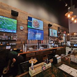 Hop Life Brewing Company - The bar