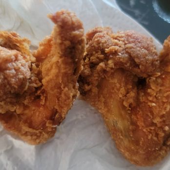 Hienie's McCarthy - Whole Wings come in 3 parts. Mine are missing. - Seafood Near Me - Orland Park, Illinois