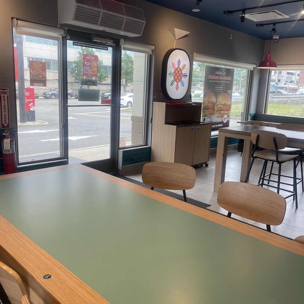 Jollibee - Filipino Near Me - Newark, New Jersey