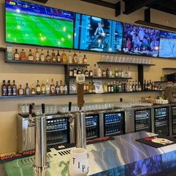 Halftime Huddle Restaurant & Sports Bar