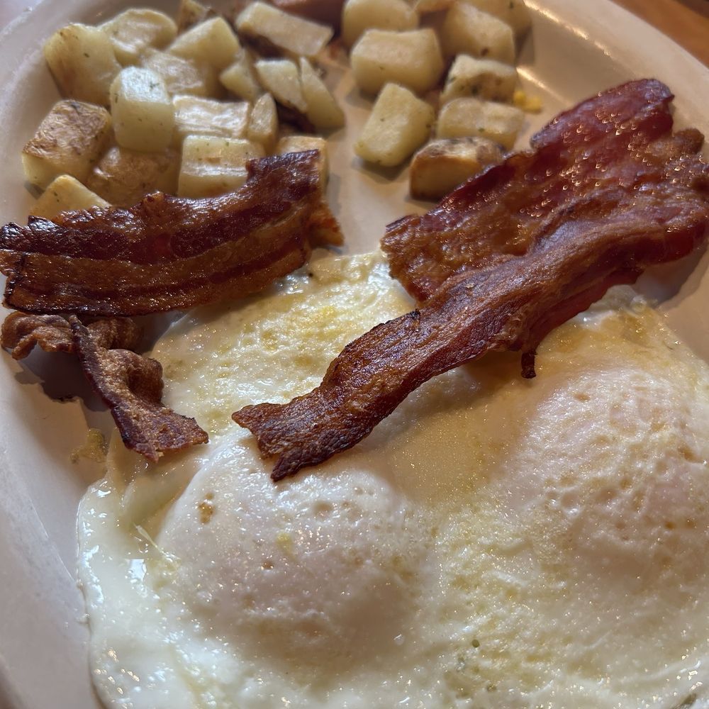 Le Peep - Side with Belgian Waffle - Breakfast & Brunch Near Me - Nashville, Tennessee Le Peep - Side with Belgian Waffle - Breakfast & Brunch Near Me - Nashville, Tennessee
