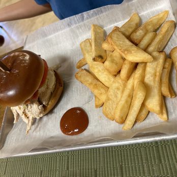 La Veridica BBQ - Shredded chicken spread with steak fries - Barbeque Near Me - Hialeah, Florida La Veridica BBQ - Shredded chicken spread with steak fries - Barbeque Near Me - Hialeah, Florida