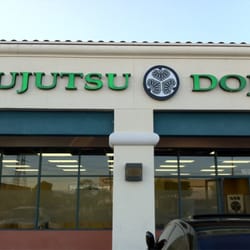 Tokugawa Jujutsu Dojo - The famous Tokugawa kamon!