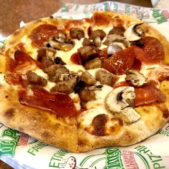 IL Primo Pizza and Wings - Individual size pizza - Pizza Near Me - Naples, Florida IL Primo Pizza and Wings - Individual size pizza - Pizza Near Me - Naples, Florida