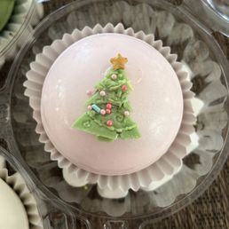 Hot cocoa bomb Christmas tree
