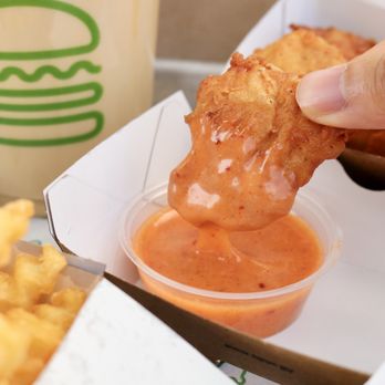 Shake Shack Burbank - Korean Chick'n Bites (6) @serenaventures - Fast Food Near Me - Burbank, California