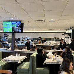 Gatlin's Fins & Feathers - Dining area