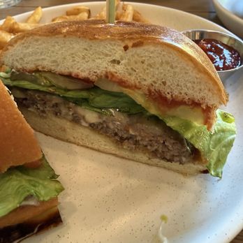 Hemlock Restaurant & Bar - Wagyu burger - Bars Near Me - Oakhurst, California Hemlock Restaurant & Bar - Wagyu burger - Bars Near Me - Oakhurst, California