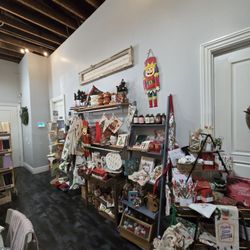 The Hens' Kitchen Shoppe