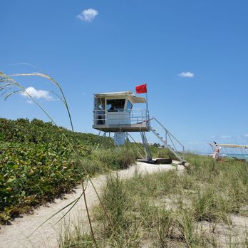 Jensen Beach - Pay attention to the flags - Beaches Near Me - Jensen Beach, Florida