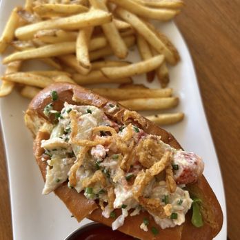 The Pool House - Lobster roll - Swimming Pools Near Me - San Diego, California The Pool House - Lobster roll - Swimming Pools Near Me - San Diego, California