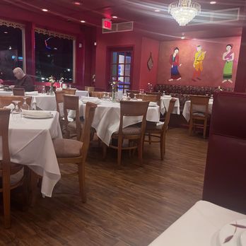 Duangrat's Thai Restaurant - Indoor dining - Thai Near Me - Falls Church, Virginia Duangrat's Thai Restaurant - Indoor dining - Thai Near Me - Falls Church, Virginia