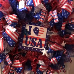 Turtle Dove Thrift & Gift - 4th of July and other Great Wreaths!