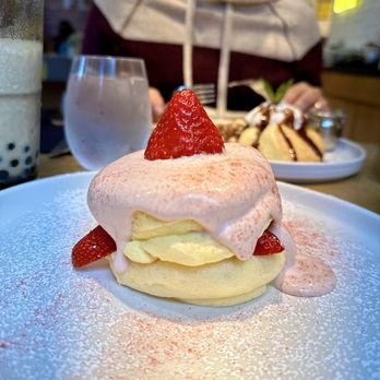 Flipper’s - Strawberry soufflé pancakes - Pancakes Near Me - New York, New York Flipper’s - Strawberry soufflé pancakes - Pancakes Near Me - New York, New York