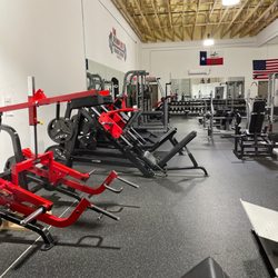 The Iron Plate Training Ground - Gotta love an empty gym on Saturday morning!!