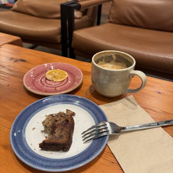 Plucky’s Cafe - Banana bread & citrus espresso signature drink - Cafes Near Me - Burlingame, California Plucky’s Cafe - Banana bread & citrus espresso signature drink - Cafes Near Me - Burlingame, California