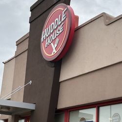 Huddle House - Outside
