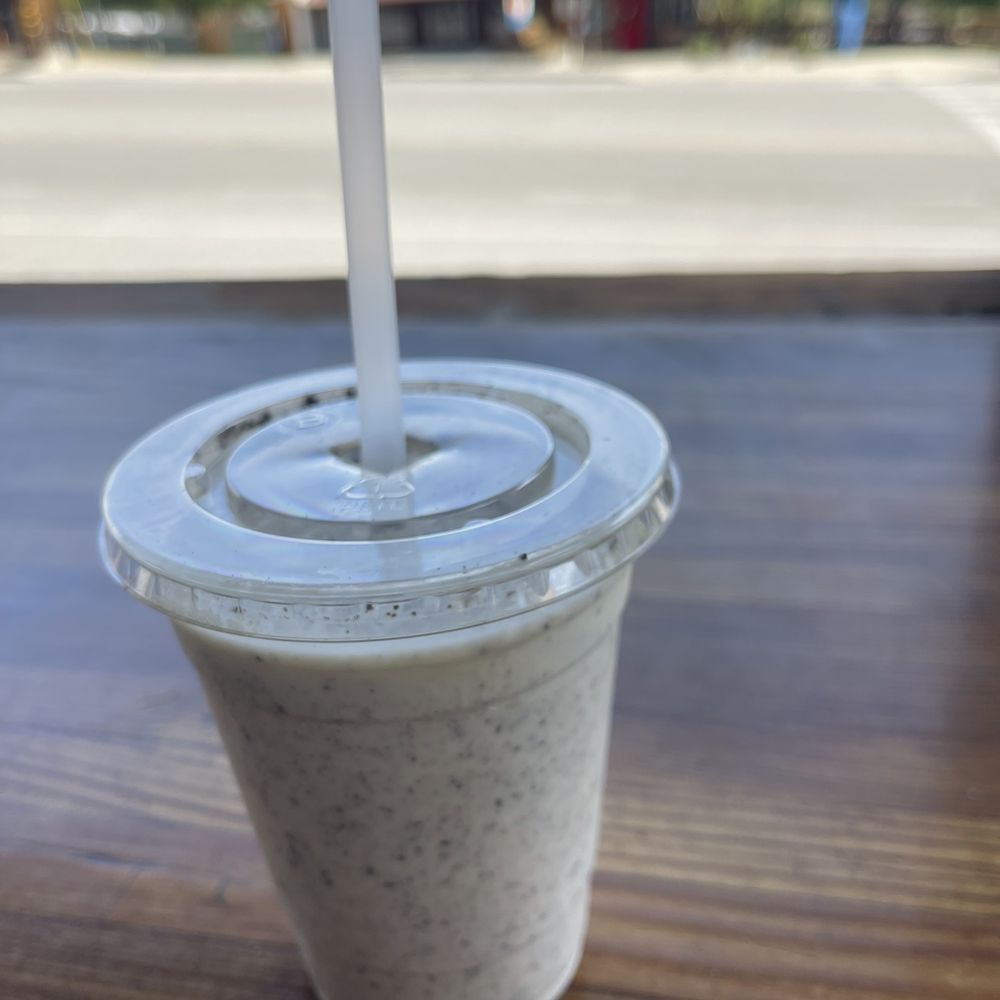 McNally's Outpost - Vanilla and Oreo smoothie - Burgers Near Me - Kernville, California