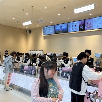 Molly Tea - Inside - Bubble Tea Near Me - San Gabriel, California Molly Tea - Inside - Bubble Tea Near Me - San Gabriel, California