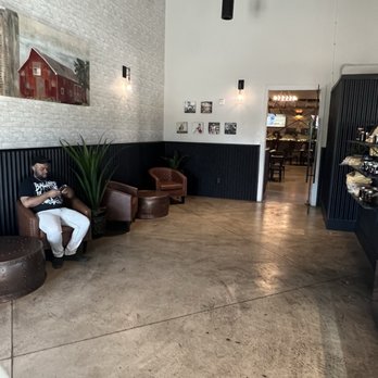 Katies - Indoor lounge or waiting area - Ice Cream & Frozen Yogurt Near Me - Richfield, Utah