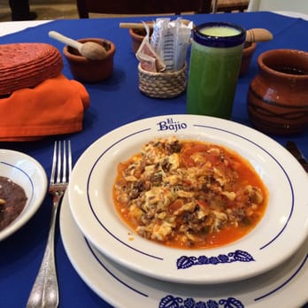 El Bajío - Machaca en Salsa Mexicana, jugo verde y cafe de olla.... yummmy - Mexican Near Me - México, D.F., DIF