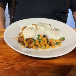 Elixir Mezcaleria - Pork belly hash with poached eggs