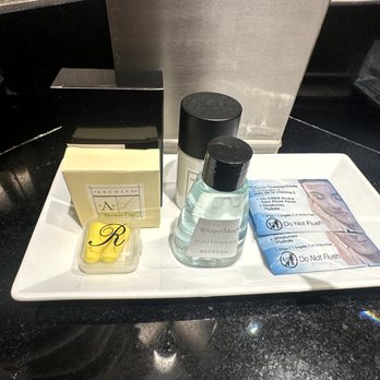 The Raphael Hotel - Bathroom amenities - Hotels Near Me - Kansas City, Missouri The Raphael Hotel - Bathroom amenities - Hotels Near Me - Kansas City, Missouri
