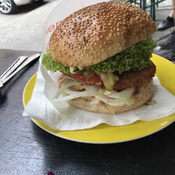 Yoyo Foodworld - Chicken schnitzel Hawaii burger - Vegan Near Me - Berlin, BE