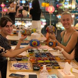 Art Masterclass - Design Your Mosaic Masterpiece with your best friends...  #workshop #artworkshop #mosaiclamp #todointustin  #todoinla #friendsactivity