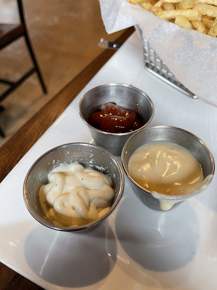 Emmet's Social Table