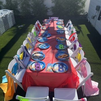 Riris Rentals - Kid's table and chairs - Bounce House Rentals Near Me