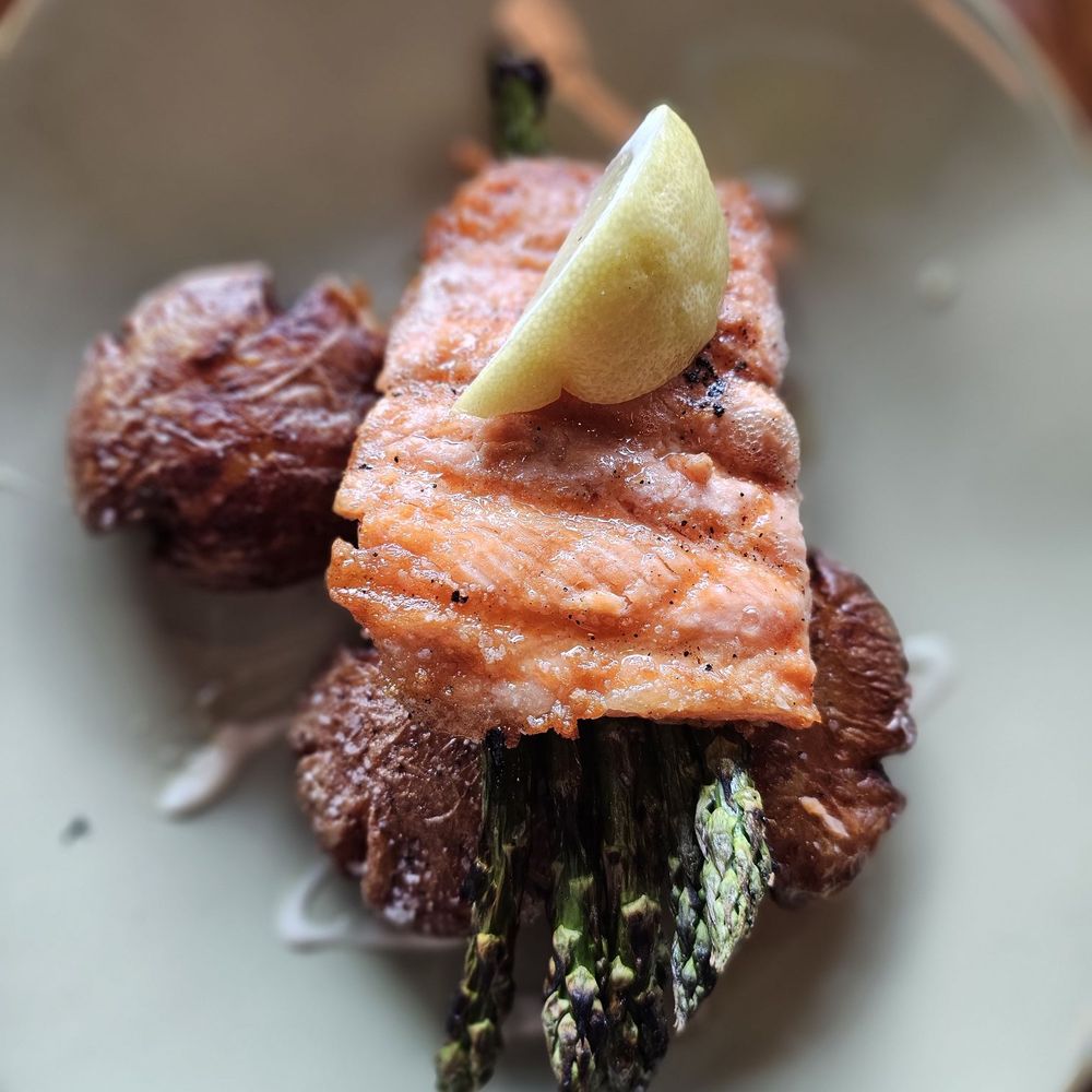 LU LU Craft Bar + Kitchen - Steelhead with asparagus and potatoes - Bars Near Me - Richland, Washington LU LU Craft Bar + Kitchen - Steelhead with asparagus and potatoes - Bars Near Me - Richland, Washington