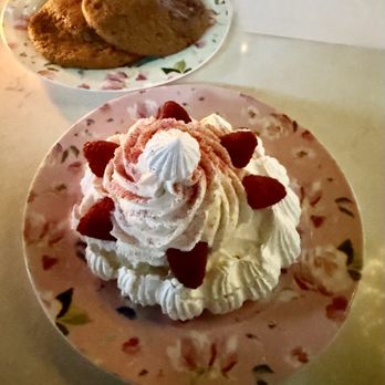 Bar Cecil - Aniston's Pavlova and Chocolate Chip Cookies - Cocktail Bars Near Me - Palm Springs, California