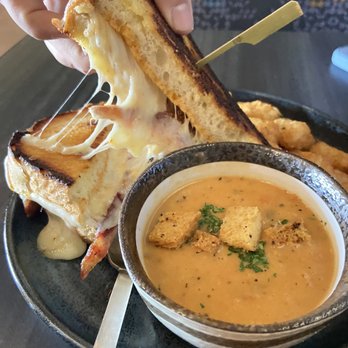 WSKY Bar + Grill - Grilled cheese sandwich and tomato soup - Bars Near Me - Henderson, Nevada WSKY Bar + Grill - Grilled cheese sandwich and tomato soup - Bars Near Me - Henderson, Nevada
