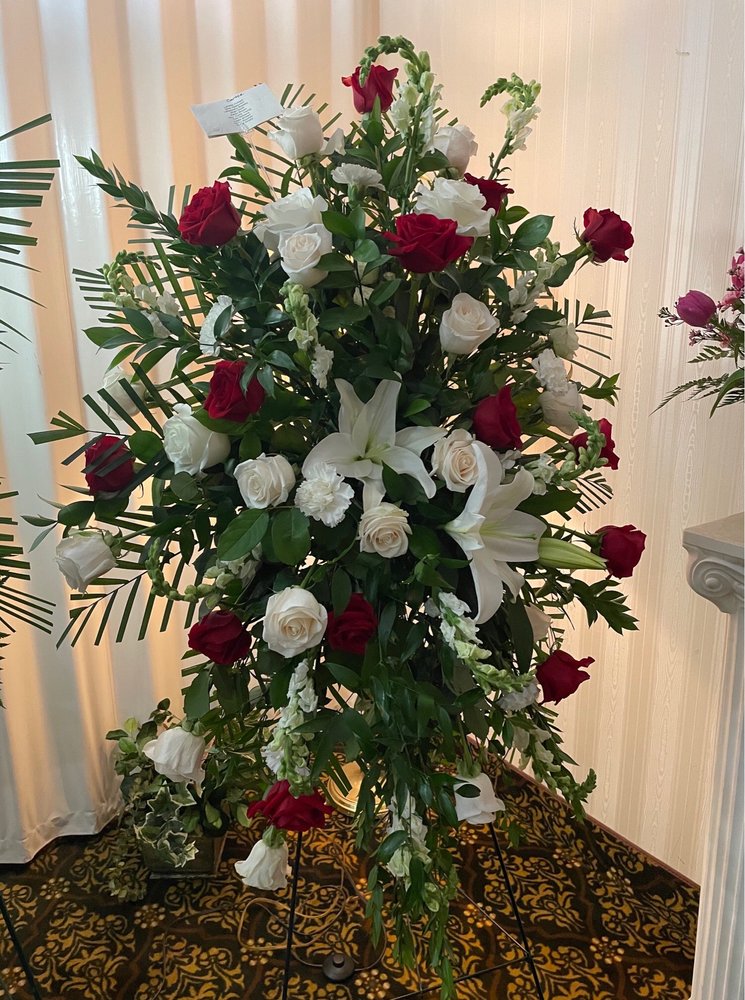 BRAZELTON V FLORIST Updated October 2024 19 Photos 2686 W Grand