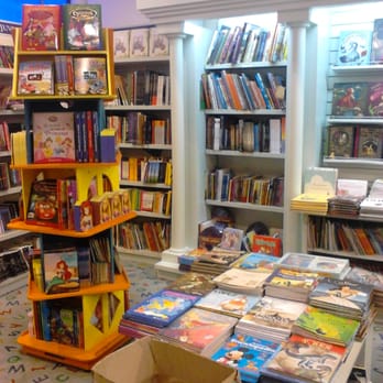 El Ateneo - Ateneo Júnior. Prepararse para el día del niño! - Bookstores Near Me - Buenos Aires, C