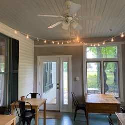 Sycamore Farm B & B Tea Room - Lunch in the porch