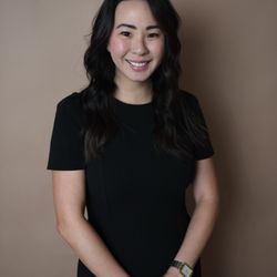 Lucy Liora Photography - Professional headshot - in and out within 20 min (perf for a mama of two haha)
