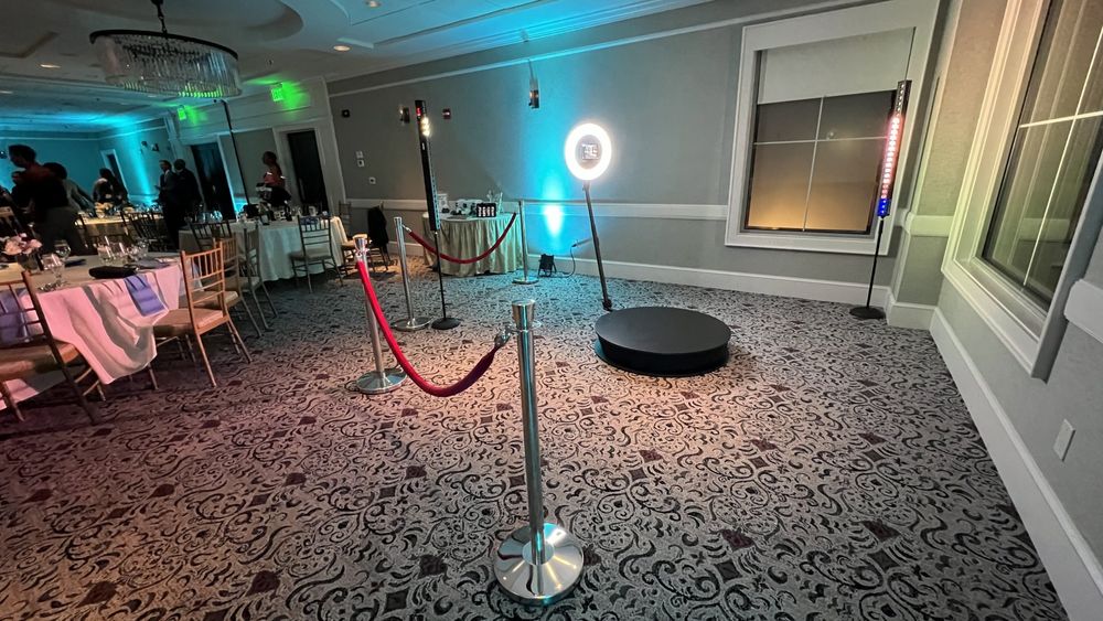 Hotshots Photo Booth Rental