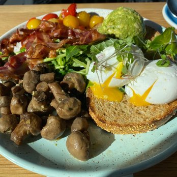 Bluestone Lane Tysons Boro Café - BL Big Brekkie - Coffee & Tea Near Me - Mclean, Virginia