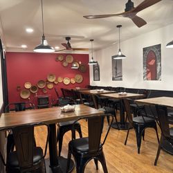 Sal's Pizza Style: Pizzeria & Italian Restaurant - Dining area!