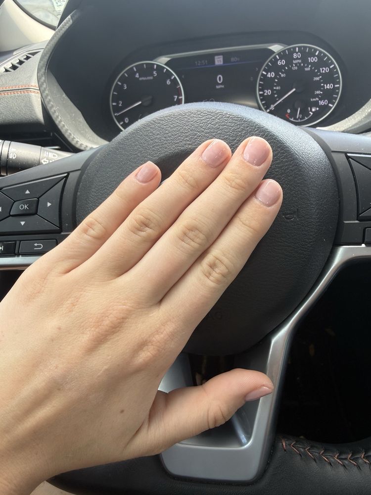 Famous Nails Logo