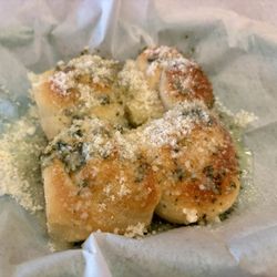 The Roman Oven - Garlic knots that came with the meal