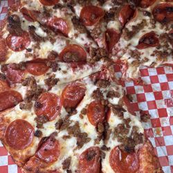 Odyssey Pizzeria Taqueria - This pizza taste amazing!