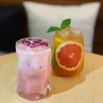 Aurora Kahvi - Sakura latte and fruit tea. - Cafes Near Me - Warsaw, MZ