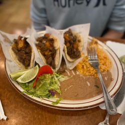 Lindo Michoacan - 3 Tacos de Carne Asada
