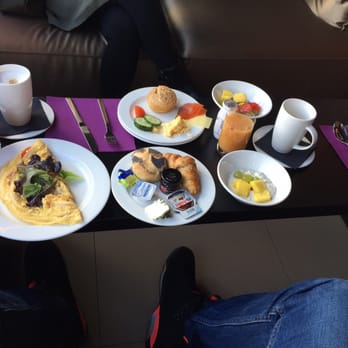 INNSIDE - Frühstück mit Omelett im Innside über Düsseldorf - Hotels Near Me - Dusseldorf, NW