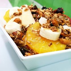 Jugueria Ana Maria - Coctel de Fruta con granola y miel