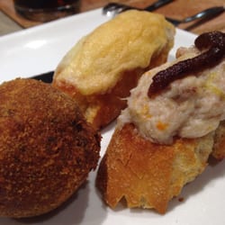 El Rincon de la Catedral - Croqueta de boletus, tosta de txangurro y tosta de conejo con mermelada de bacon